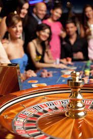 Antarmuka permainan Live Baccarat mahjong2 dengan opsi taruhan dan statistik meja